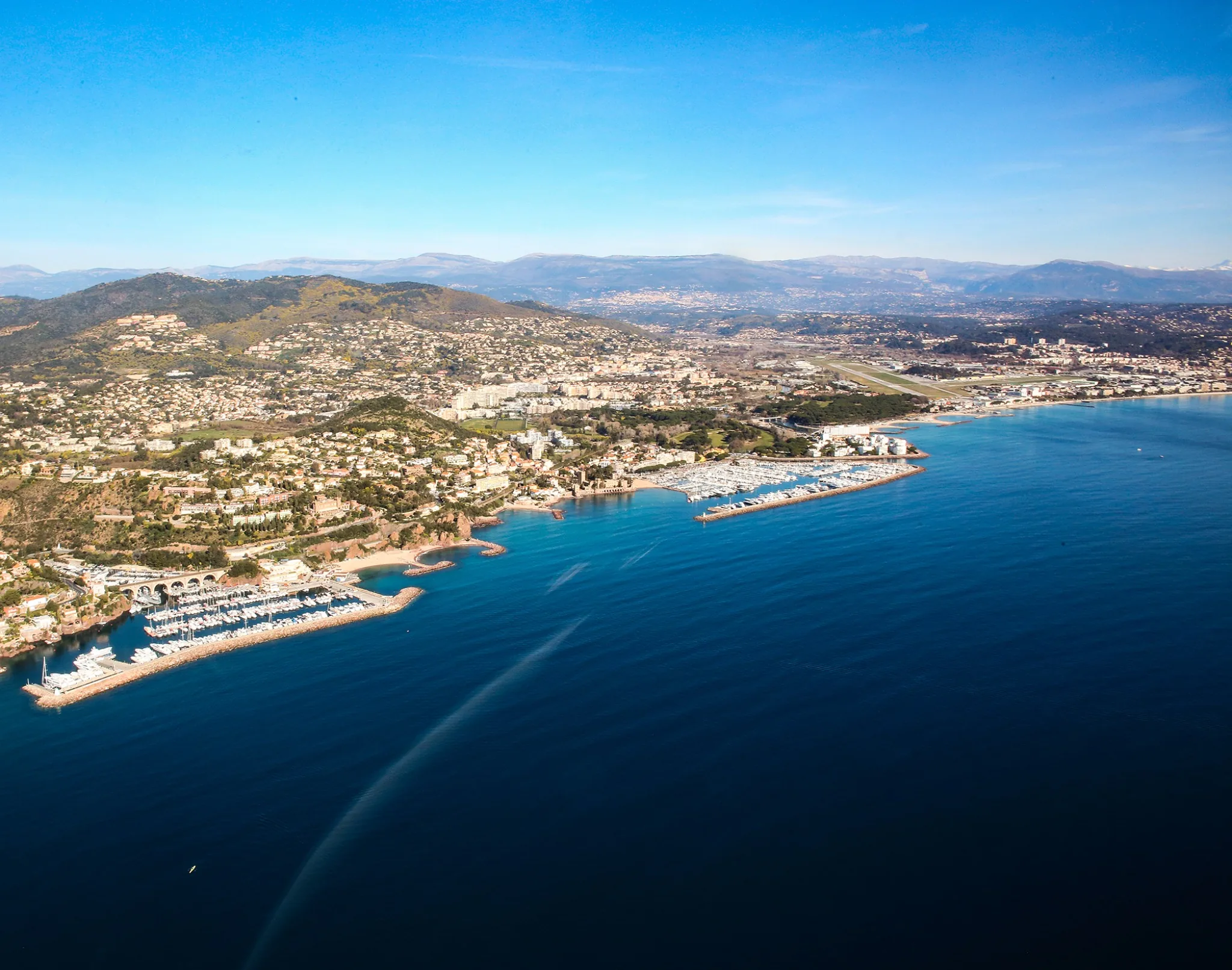 Vue de Mandelieu-la-Napoule, entre mer et collines