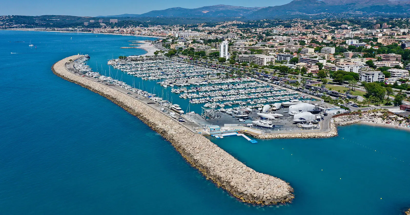 Vue de Saint-Laurent-du-Var (Alpes-Maritimes)